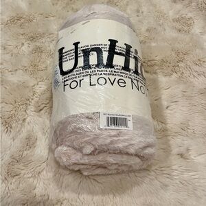 NWT Unhide For Love Not Fur The Original Lil’ Marshmallow Throw 50” x 60”